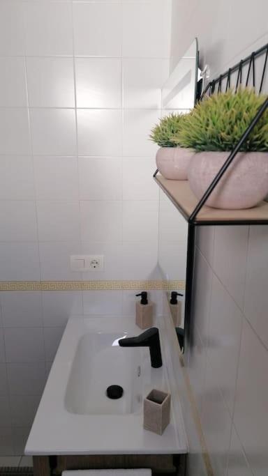 Views, Family & Private Parking In Alto Albayzin Apartment Granada Ngoại thất bức ảnh